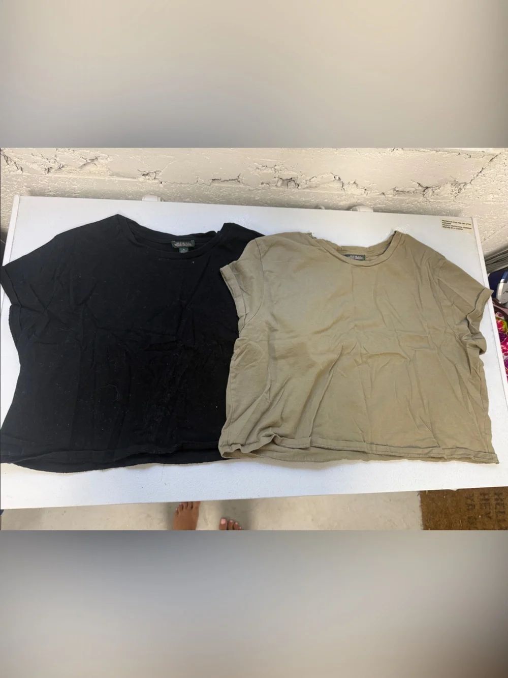 (2) Pair of Classic Crewneck Tees in Black and Olive Size XL - Crop Tops